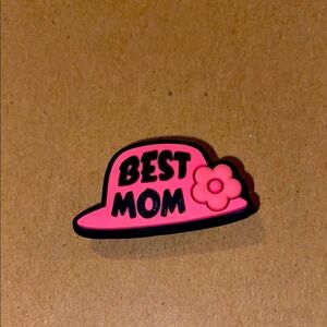 🐊6/$12🐊 Pink 'Best Mom' Hat Croc Charm